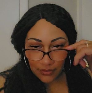 Meet your Posher, Eliza